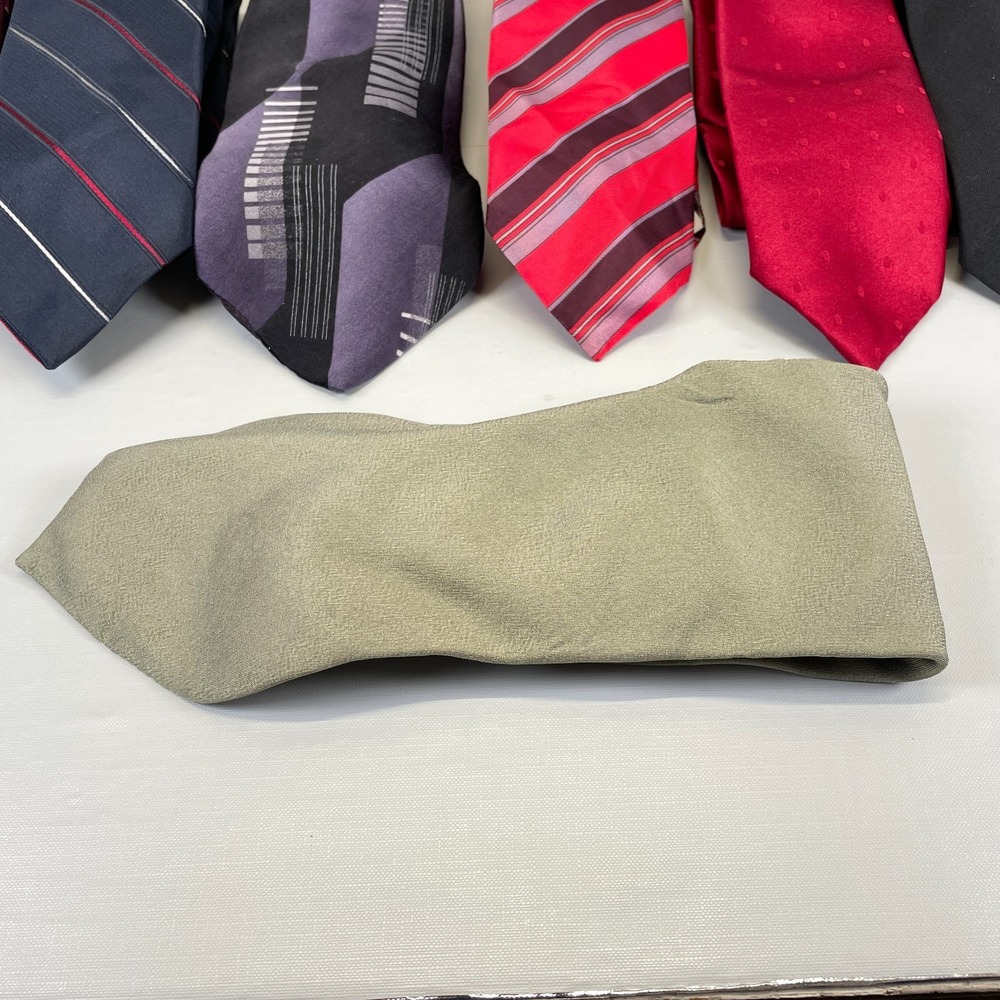 Lot of 18 Mens Neck Ties Mixed Patterns Colors Varied Lengths‎ Widths - Vintage - Picture 6 of 6